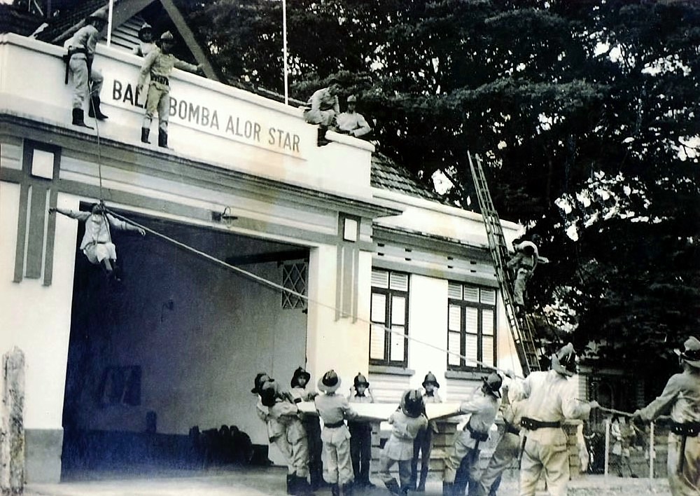 Sejarah Jabatan Bomba dan Penyelamat Malaysia Kadet  